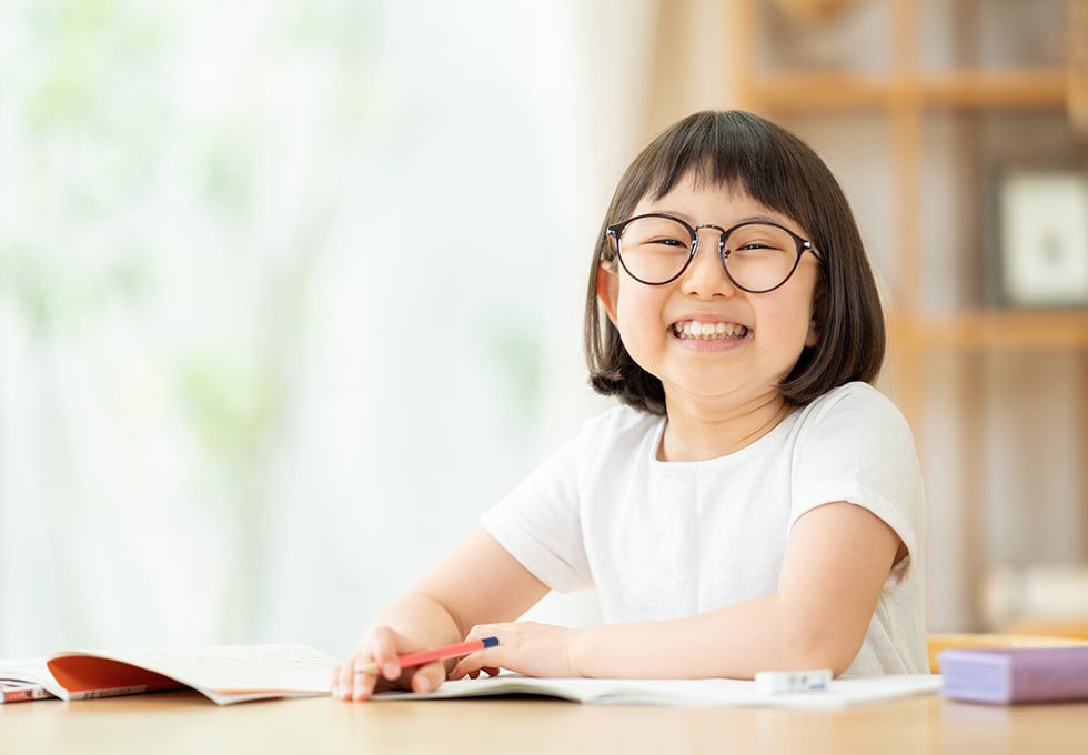 ICLの適応年齢とは?老眼にも効果はある?